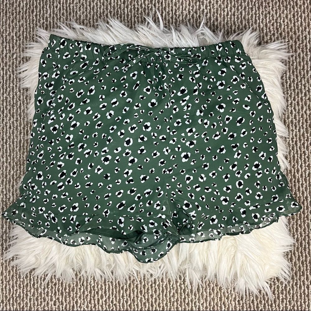 Jack by BB Dakota Sage Jungle Cat Shorts Size Small - Picture 3 of 6